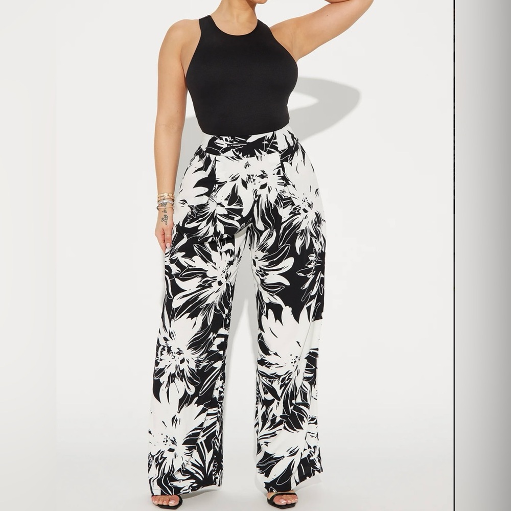 🍷 Floral Black and White Wide-Leg Pants 🍷